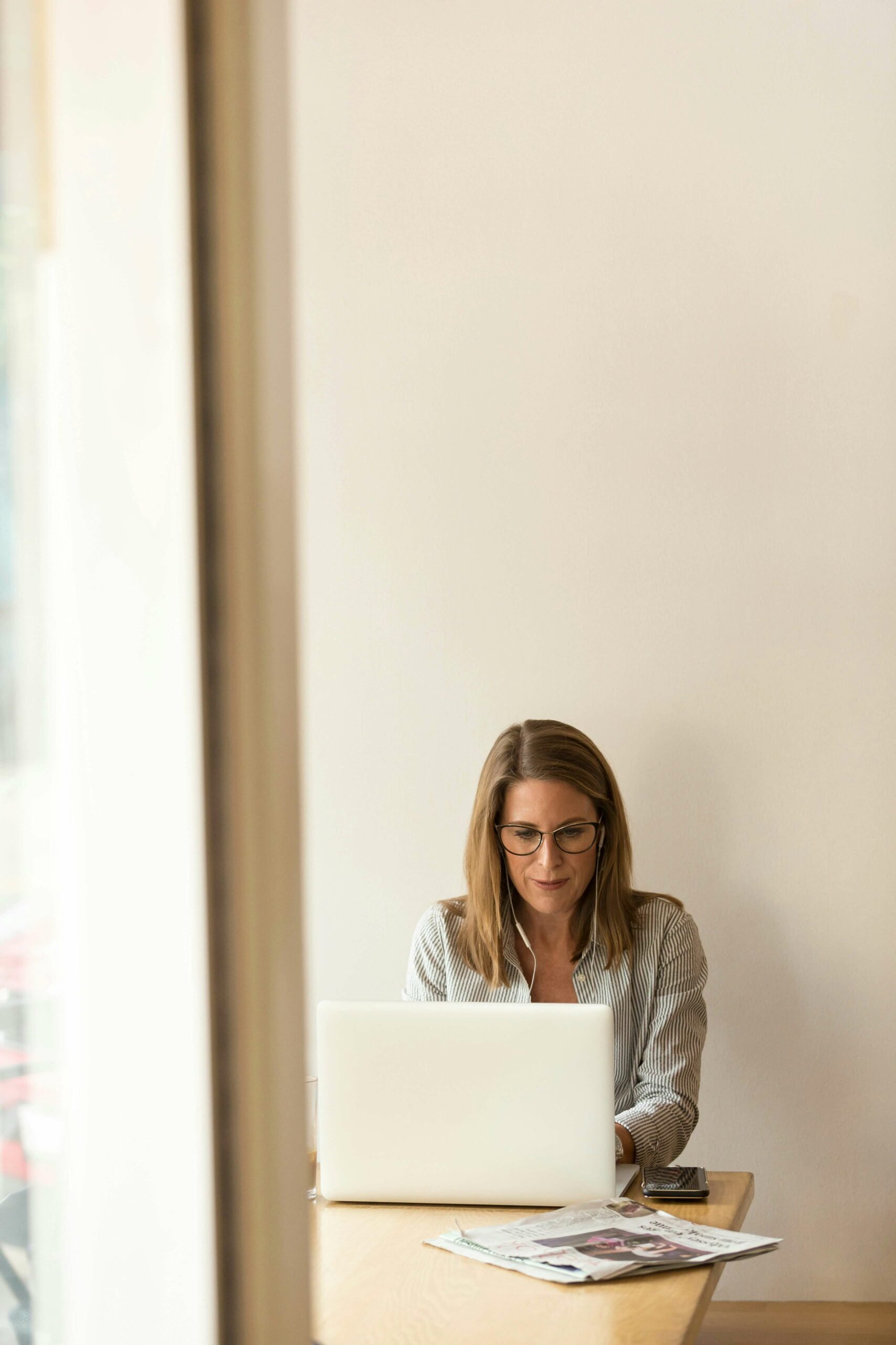 linkedin-sales-solutions-wS73LE0GnKs-unsplash (1)